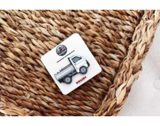 Значок Pin Piaggio Quargo Retronebbia Talkshow edition, white