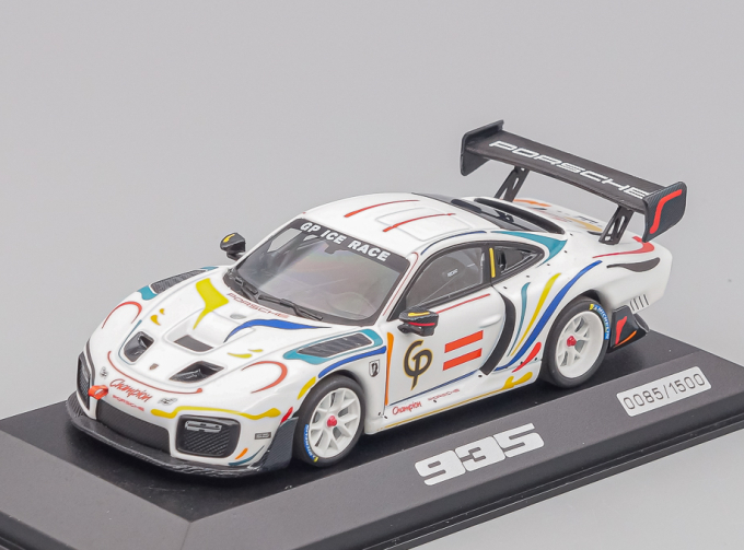 PORSCHE 935/19, white