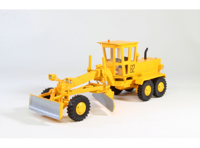 ДЗ-143 автогрейдер, желтый