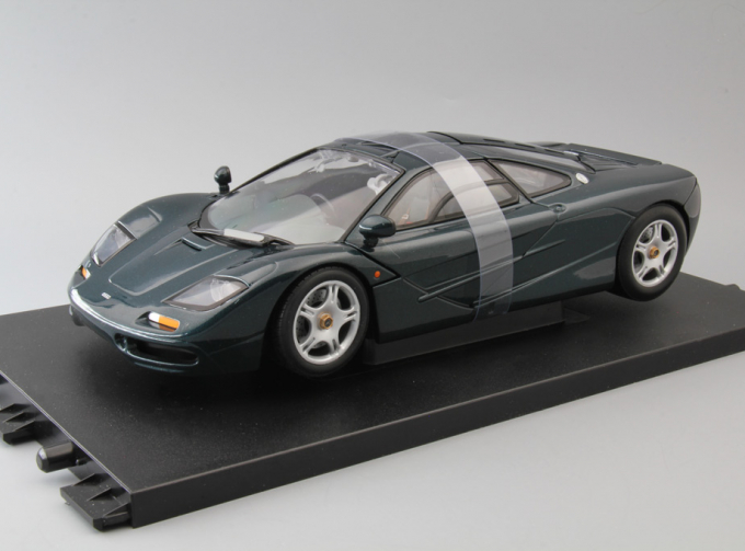 McLaren F1 GTR Road Car (1996), green metallic