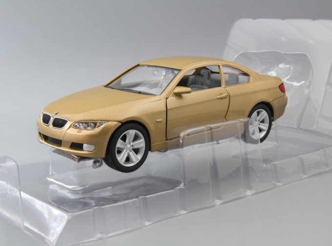 BMW 335i Coupe (2007), gold