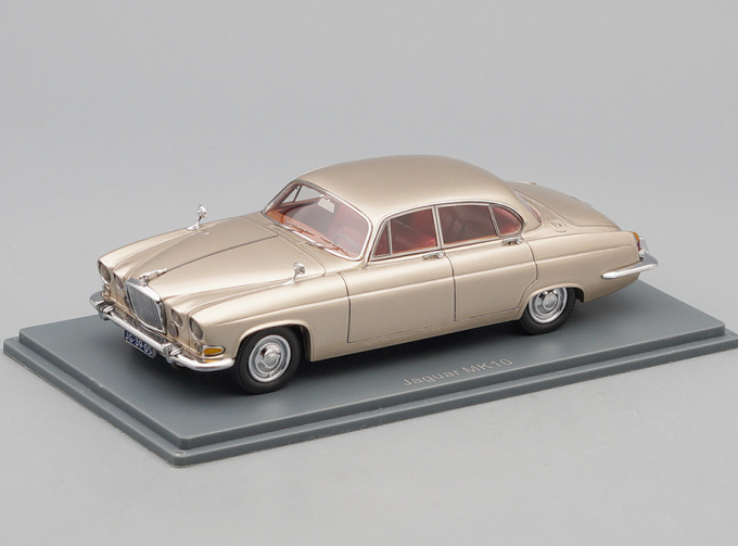 JAGUAR Mk10 (1961), gold metallic 