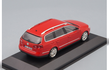 VOLKSWAGEN Passat Variant (2005), red