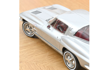 CHEVROLET Corvette Sting Ray (1963), sebring silver