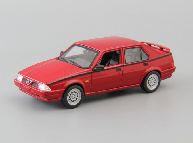 ALFA ROMEO 75, red