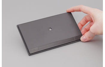 Бокс черный подиум "в клетку" (155 х 90 х 70 мм)