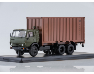 Камский грузовик 53212 с 20-футовым контейнером, зеленый / коричневый