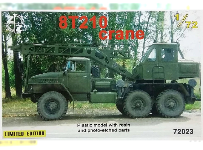 Сборная модель Автомобильный кран 8Т210 на базе Уральский