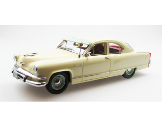 KAISER Deluxe 2х дверный седан (1953), белый