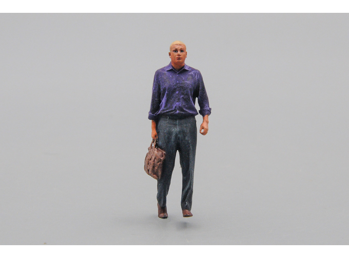 Фигурка мужчины-бизнесмена