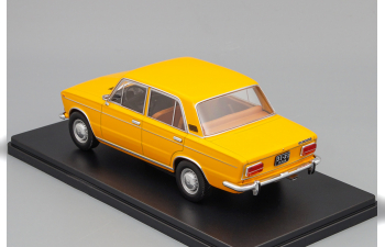 Волжский 21035, Легендарные Советские Автомобили 94, желтый