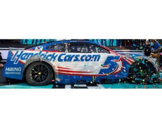 Chevrolet #5 Kyle Larson *Hendrick Motorsports.com*, blue/white/red 2025