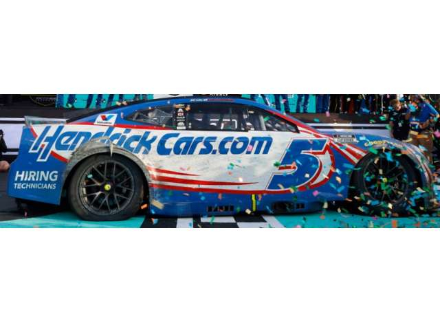 Chevrolet #5 Kyle Larson *Hendrick Motorsports.com*, blue/white/red 2025