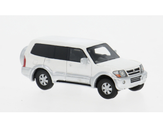 MITSUBISHI Pajero (2003), white