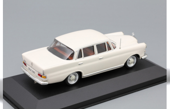 MERCEDES-BENZ 200D W110 Heckflosse, white