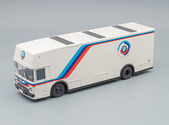 MERCEDES-BENZ Renntransporter BMW, white