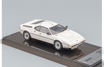 BMW M1 (white)