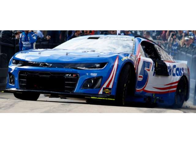 Chevrolet #5 Kyle Larson *Hendrickcars.com*, white/red/blue 2025