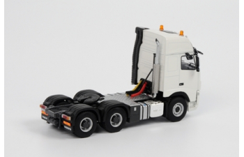 VOLVO FH3 Globetrotter XL 6x4, White Line 1:50, белый