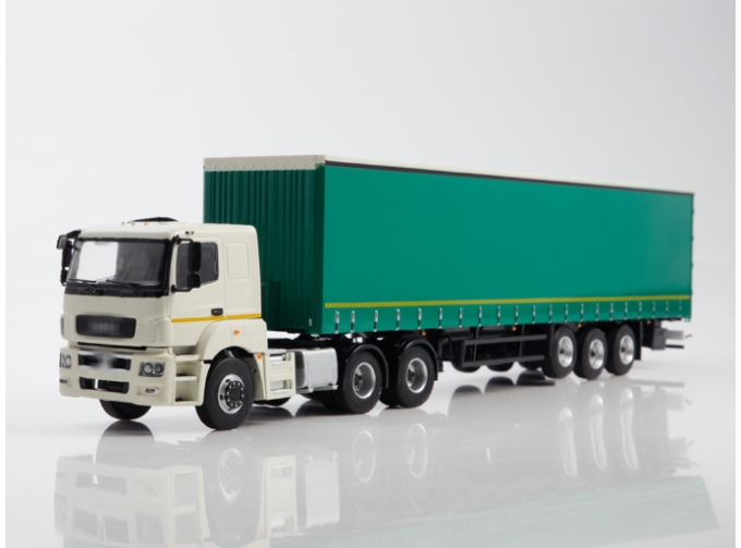 Камский грузовик 65206 с полуприцепом НЕФАЗ-93352, белый / зеленый