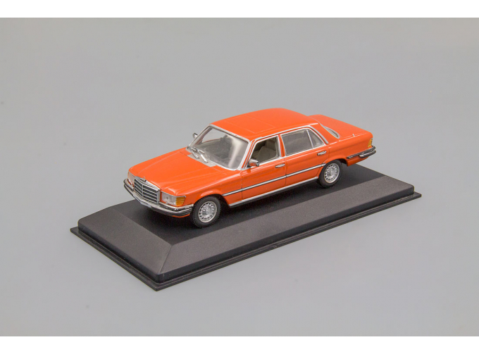 MERCEDES-BENZ 450 SEL 6.9, dark orange