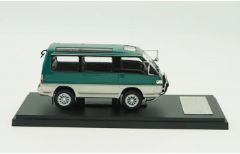 MITSUBISHI Delica Star Wagon 4WD (1990-1999), green metallic / silver