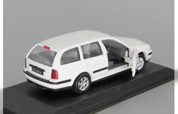 SKODA Octavia Combi, white