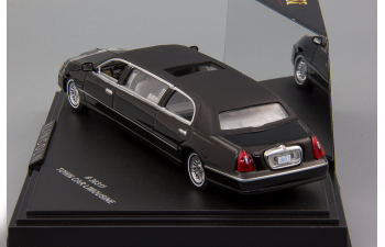 LINCOLN TownCar Limousine 2000, black