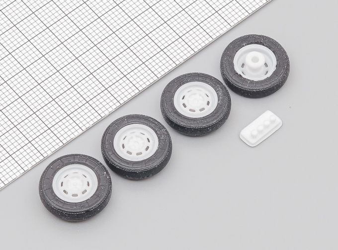 Диски Москвич-2141 без колпаков с резиной МИ-180