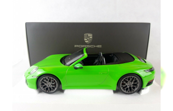 Porsche 911 (992) Carrera 4S lizard green