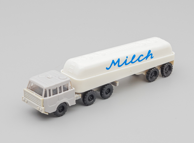 TATRA Tankwagen Milch, grey / white