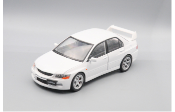 MITSUBISHI Lancer Evolution IX, белый, 20 см.