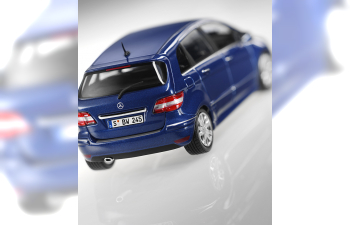 MERCEDES-BENZ B-Class Sports Tourer, lotus blue