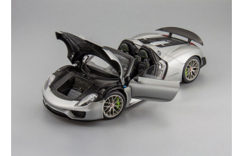 PORSCHE 918 Spyder Weissach Package (2013), silver metallic