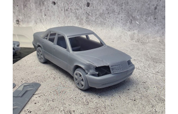 Сборная модель Mercedes-Benz W124 (E500) (из. к/ф "Такси 1") битая