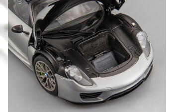 PORSCHE 918 Spyder Weissach Package (2013), silver metallic