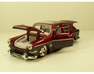 VOLKSWAGEN 1600 Fastback (1967), Custom Shop 1:24, бордовый