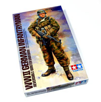 Сборная модель фигурка WWII INFANTRYMAN (Reversible winter uniform)