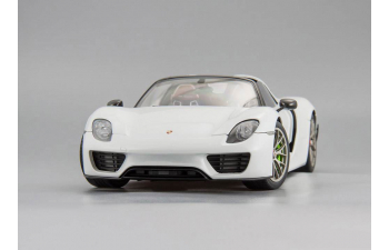 PORSCHE 918 Spyder Weissach Package (2013), glossy white