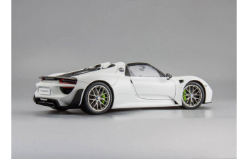 PORSCHE 918 Spyder Weissach Package (2013), glossy white