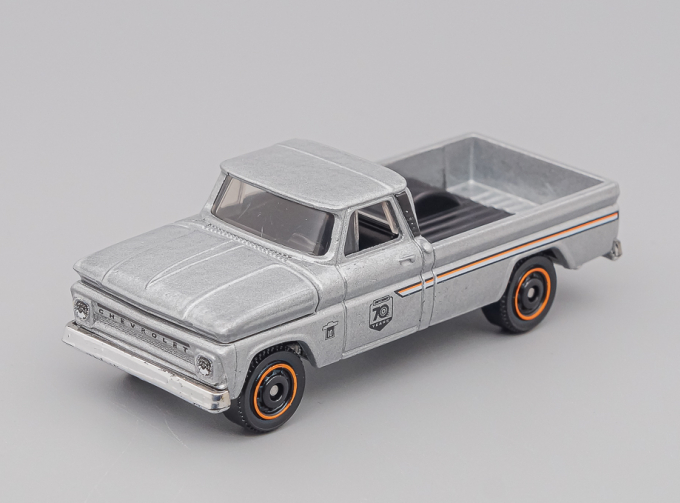 CHEVROLET C10 (1968), silver