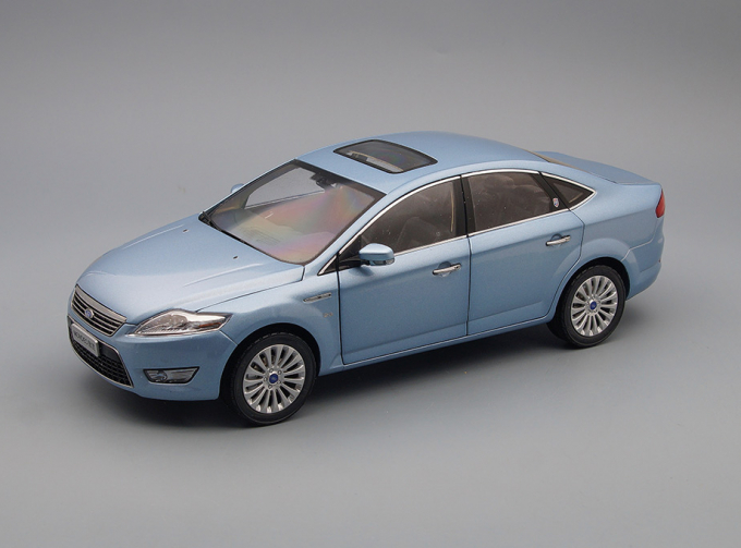 FORD Mondeo, light blue