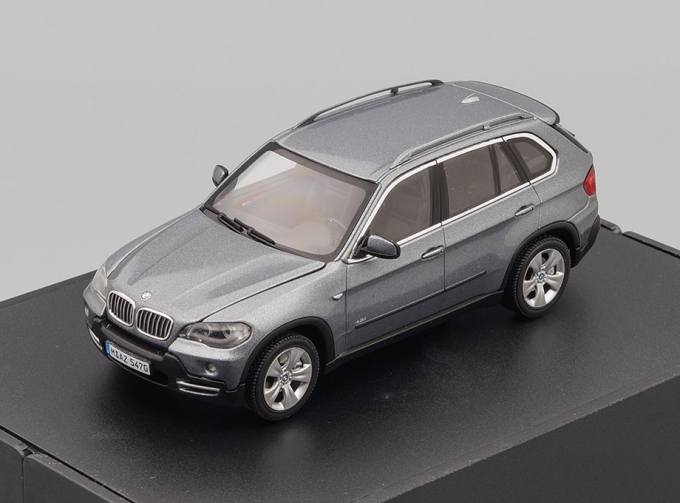 BMW X5 4.8i (E70) 2007 GREY METALLIC (dealerbox)