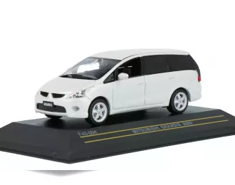 MITSUBISHI Grandis (2003), white