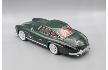 MERCEDES-BENZ 300 SL, зелёный, 25 см.