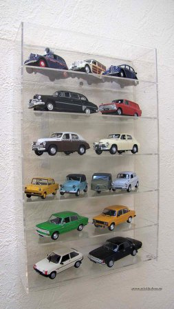 Стеллаж настенный на 15 моделей