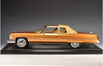 CADILLAC Coupe Deville (1976), Amberlite Firemist