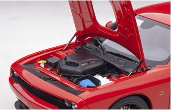 Dodge Challenger 392 Hemi Scat Pack Shaker 2018 красный