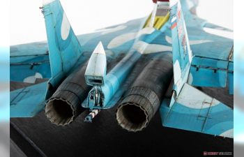 Сборная модель Российский палубный истребитель Su-33 Flanker-D