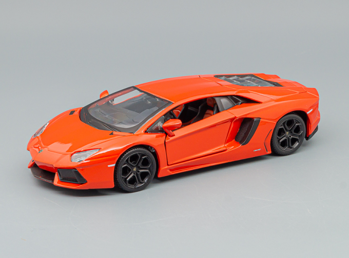 LAMBORGHINI Aventador Coupe LP 700-4, Orange